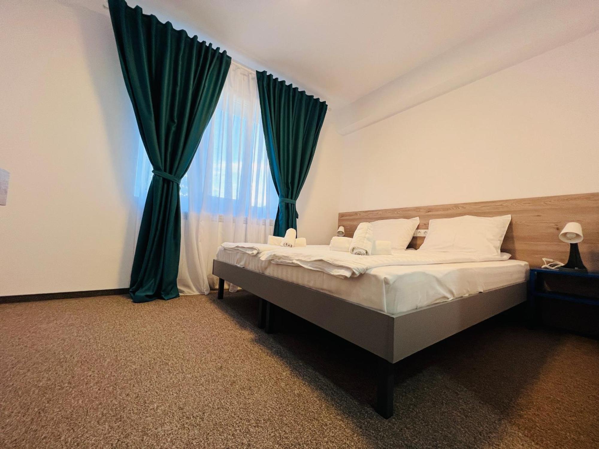 Stef Rooms Tirgu Frumos Extérieur photo