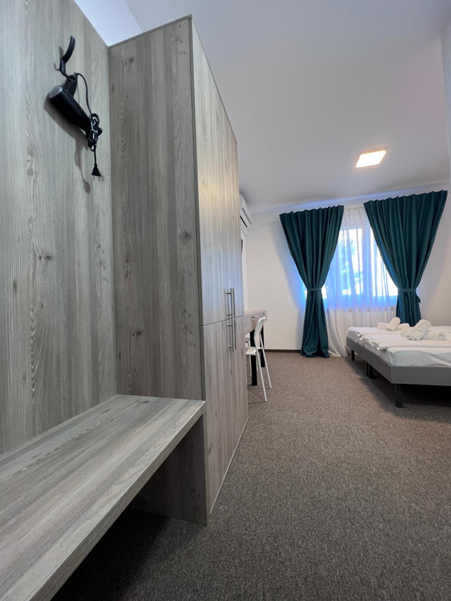 Stef Rooms Tirgu Frumos Extérieur photo