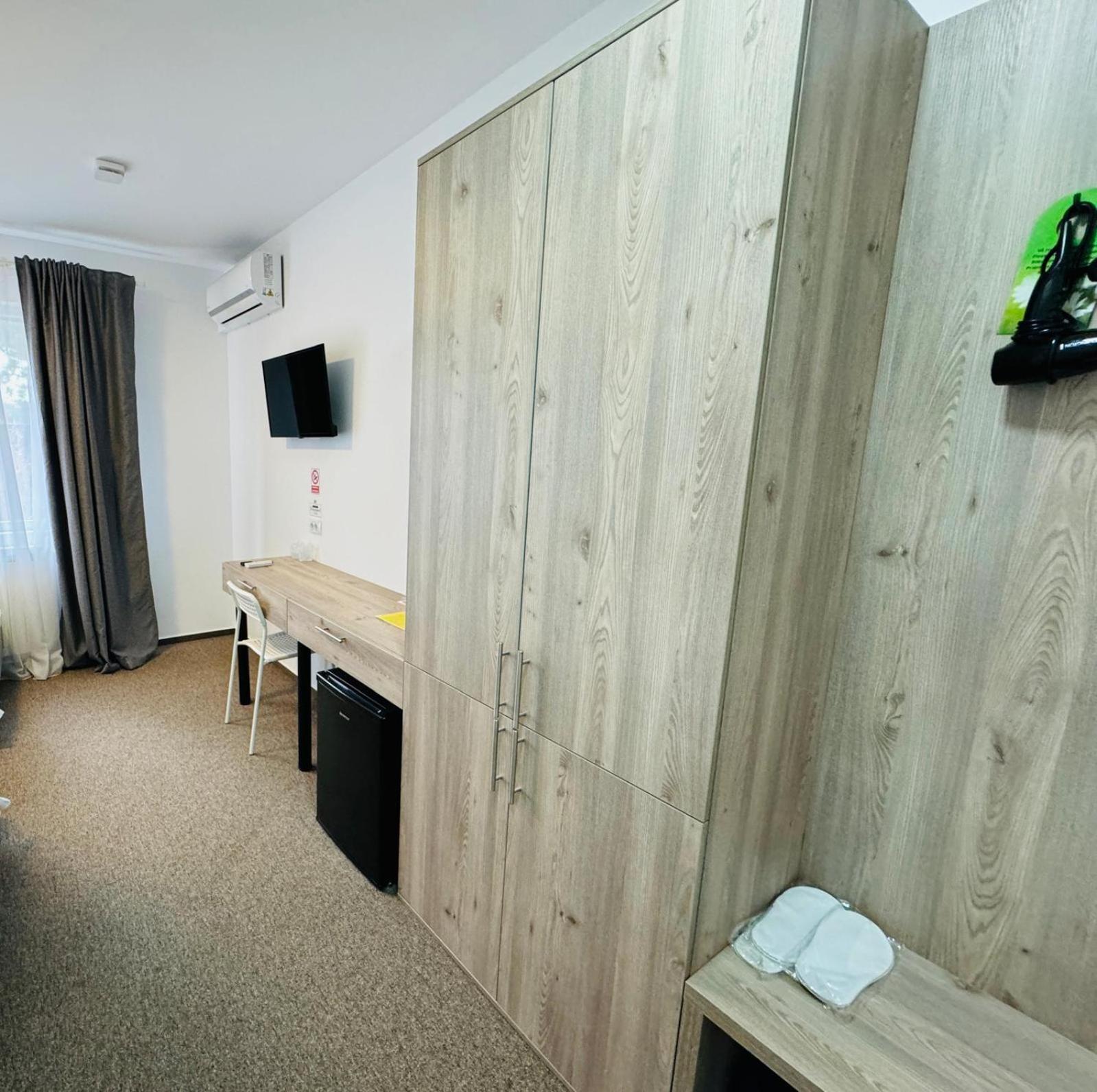 Stef Rooms Tirgu Frumos Extérieur photo